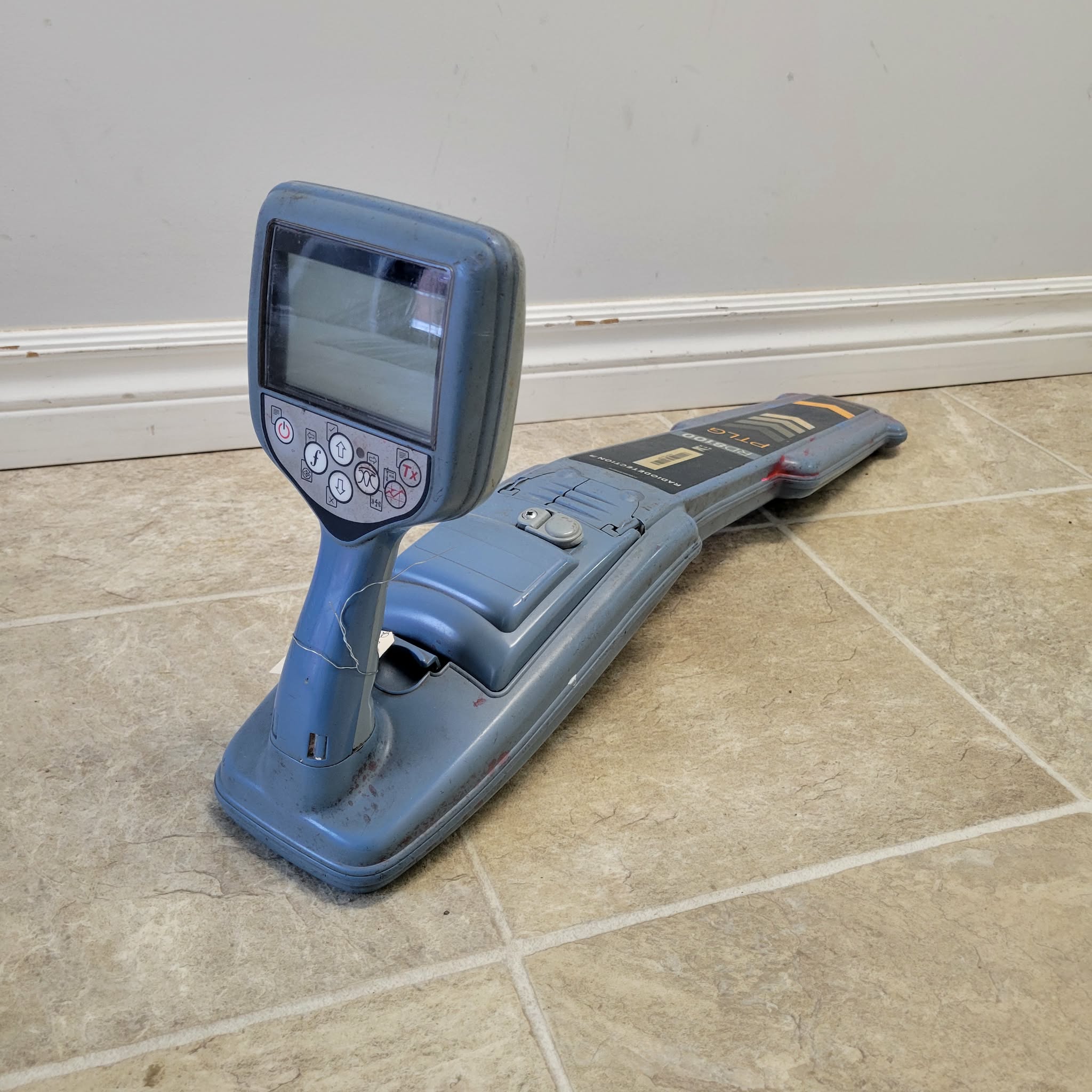 Localisateur de radiodétection réparé par Access Spec